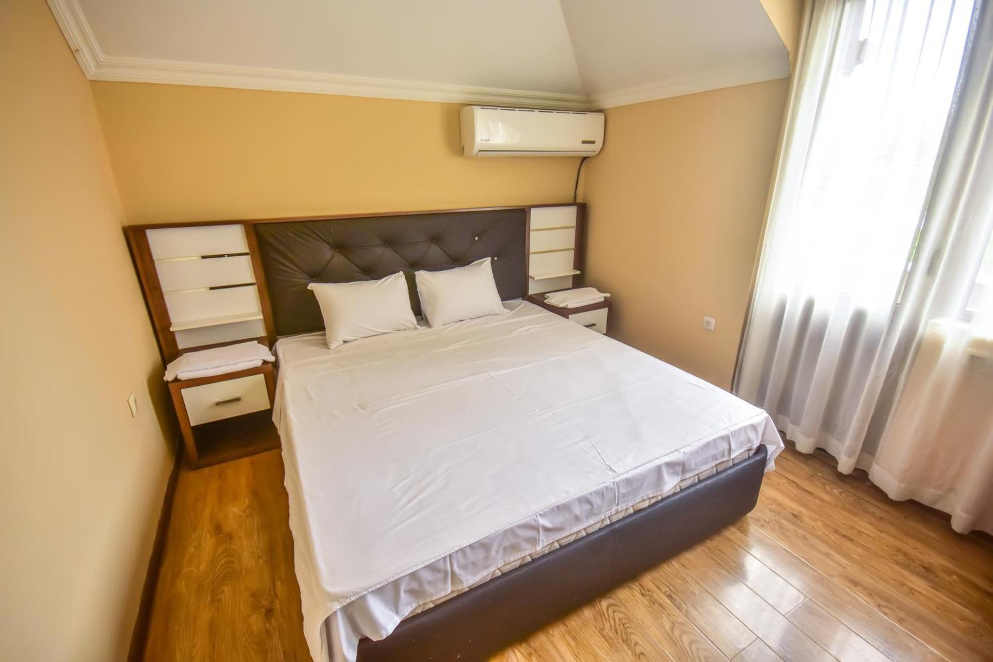 Family Apartments In Batumi Kültér fotó