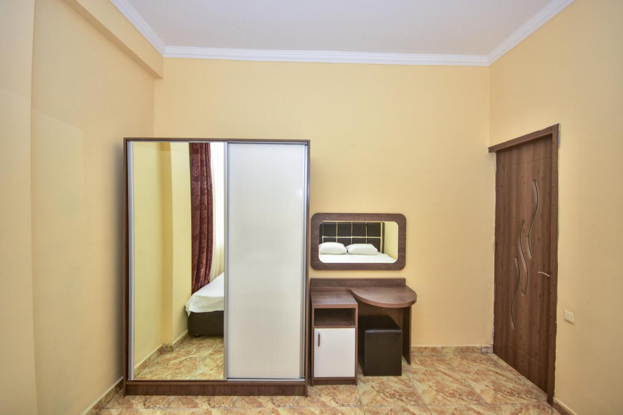 Family Apartments In Batumi Kültér fotó